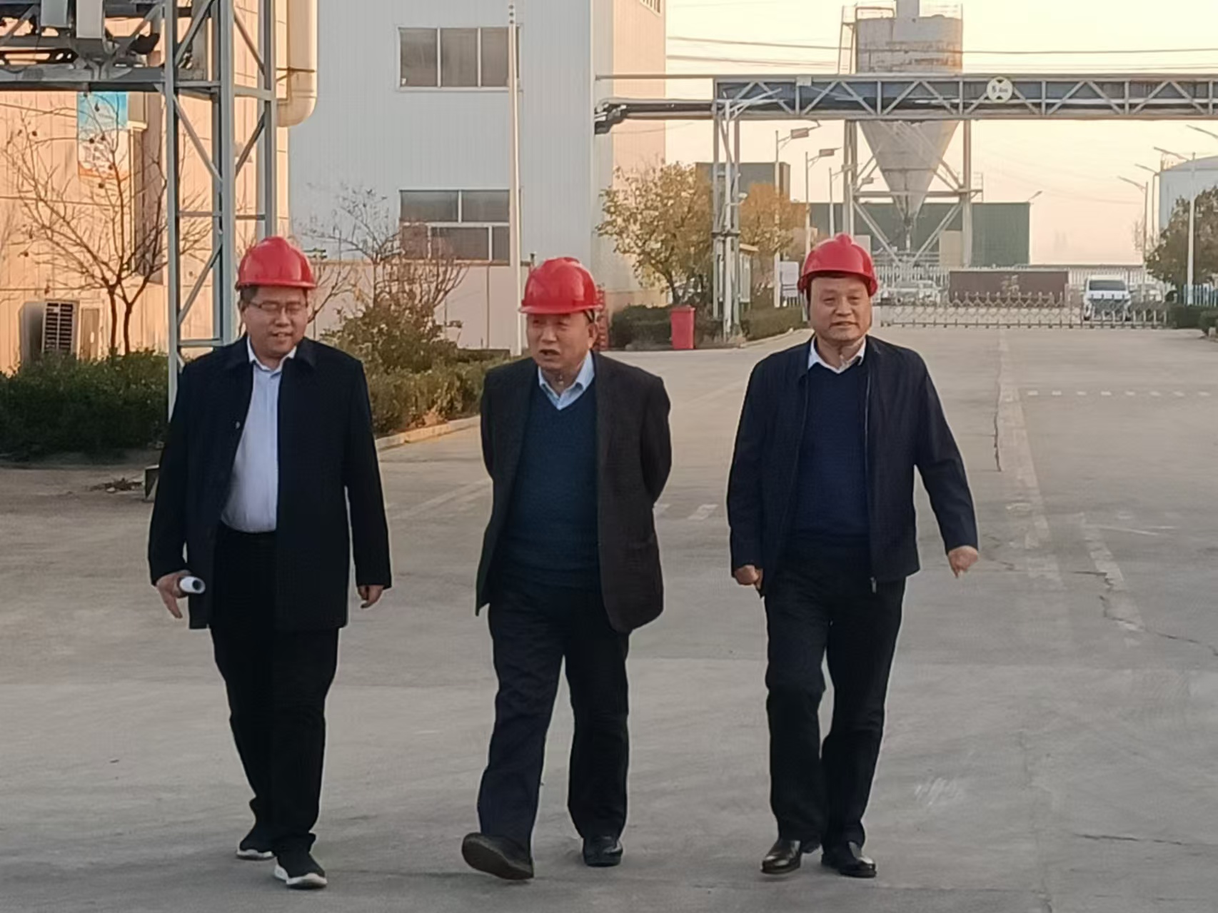 222参观.jpg 222参观.jpg